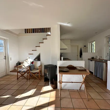 Havehuset Er En Oase I Skoven - Fa Hele Huset For Jer Selv! Chalé