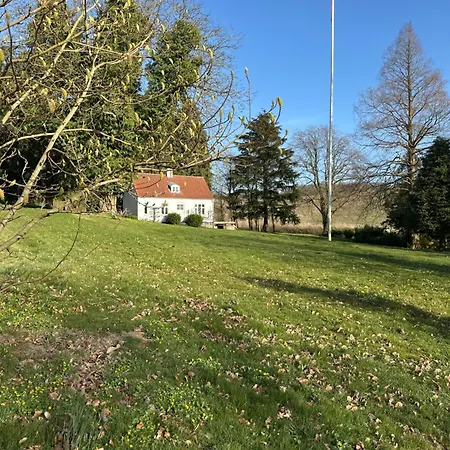 Havehuset Er En Oase I Skoven - Fa Hele Huset For Jer Selv! Chalé Stenstrup