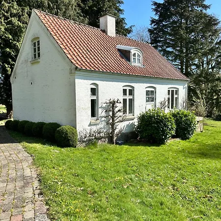 Havehuset Er En Oase I Skoven - Fa Hele Huset For Jer Selv! * Stenstrup